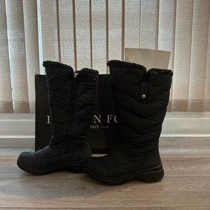 Waterproof snowshoes